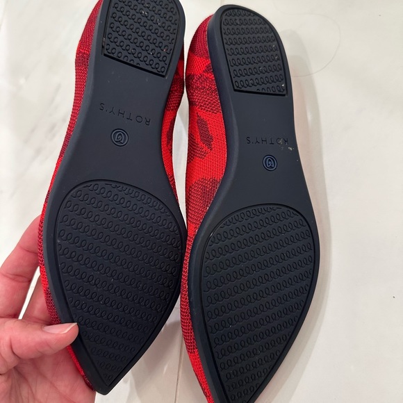 Pointed Toe Red Rothy’s - Picture 2 of 4